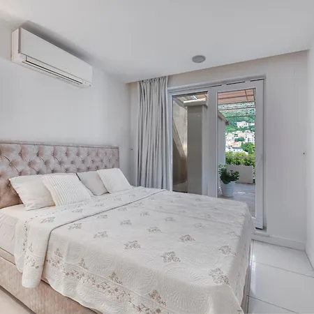 Penthouse Mediterraneo Apartmán