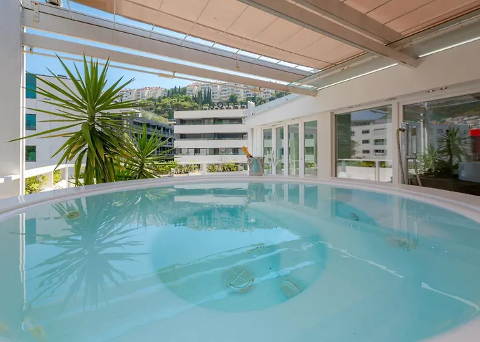 Penthouse Mediterraneo 公寓 *