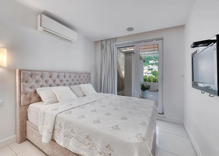 Penthouse Mediterraneo 公寓